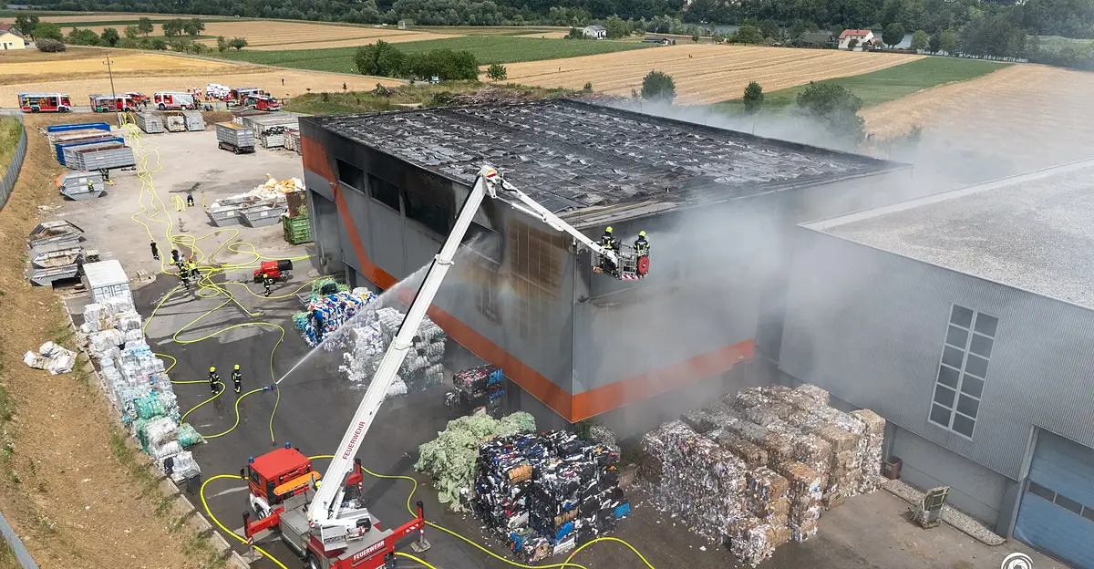 Major fire at Steyr waste disposal plant: |