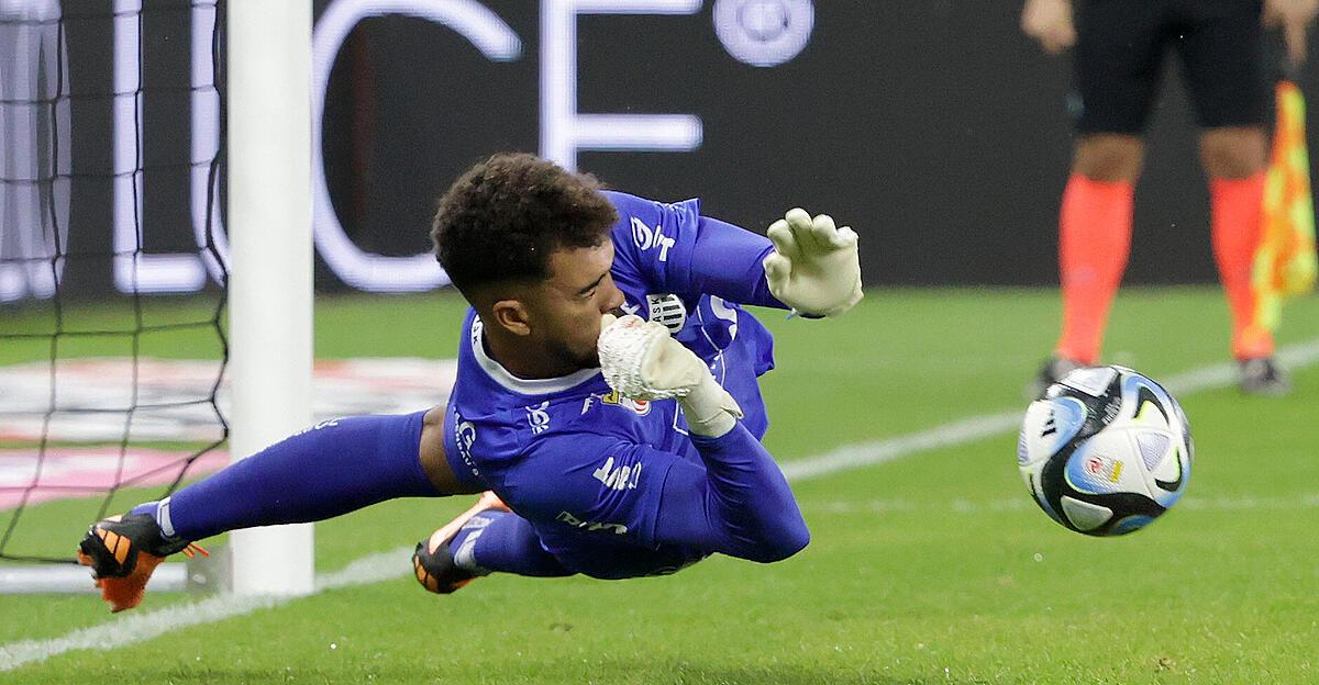 Elfmeter gehalten Tobias Lawal machte es Jörg Siebenhandl nach